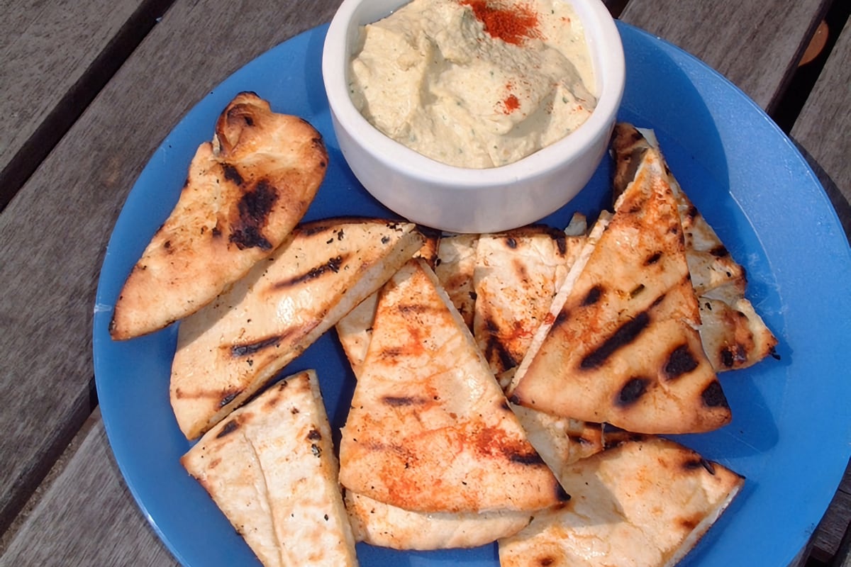 Pita Wedges with Hummus