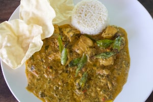 Chicke withFenug, ready to eat.